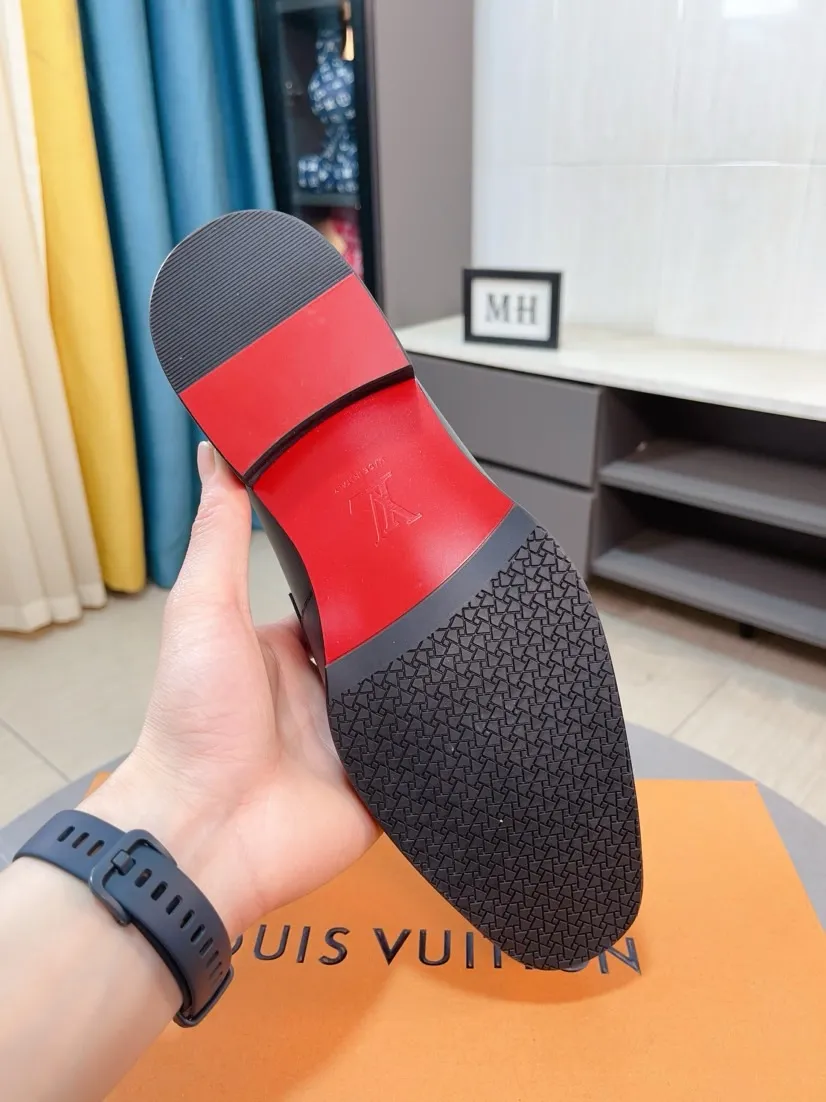 Men's men's shoes 💰500🌸🌸 [Louis Vuitton (LV)] High-end business formal leather shoes 🍀 luxurious and elegant style, both practicality and style, professional focus on details and quality, counter original 1⃣️: 1⃣️ ultra-accurate reproduction 👍🏻! Material: The upper is made of imported original calfskin➕imported Italian cowhide leather. Original anti-slip and wear-resistant outsole! Code number: 38--44 (45 customized)